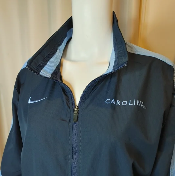 NIKE SUSTAINABLE FULL ZIP FRONT UNC CAROLINA TARHEELS JACKET, BLUE S - Picture 5 of 13